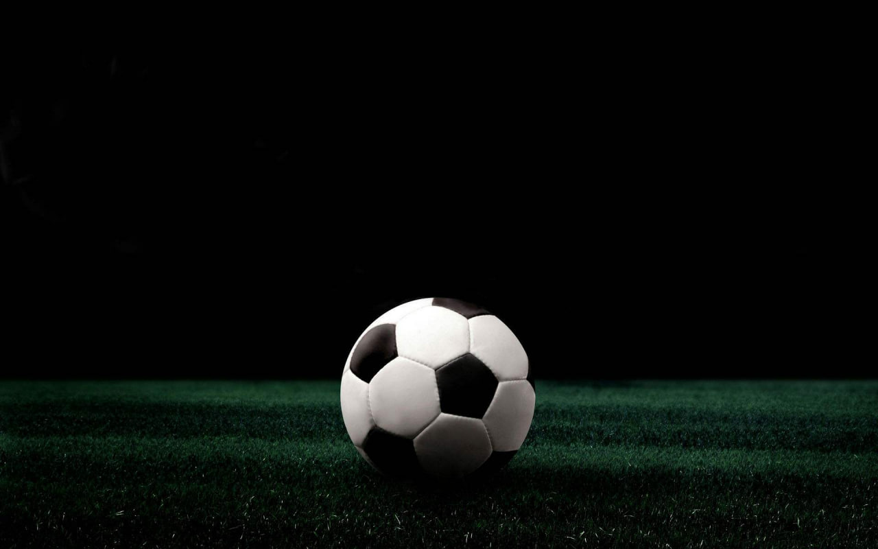 教练团队使用雷速体育官网版进行战术研究